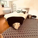 Privatzimmer, Geteiltes Bad Und Toilette