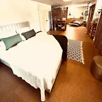 Privatzimmer, Geteiltes Bad Und Toilette